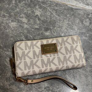 Used Michael Kors Wallet/Wristlet